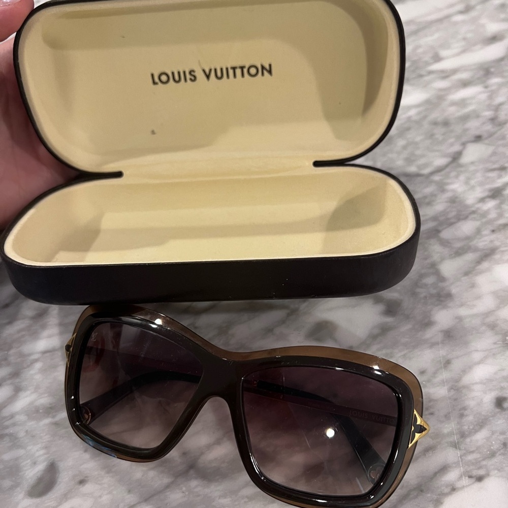 Louis Vuitton Brown and Gold Sunglasses - Picture 3 of 12